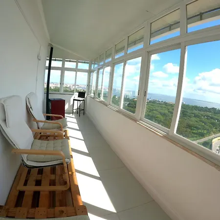 T1 - 1 Renovado, Laranjeiro Almada