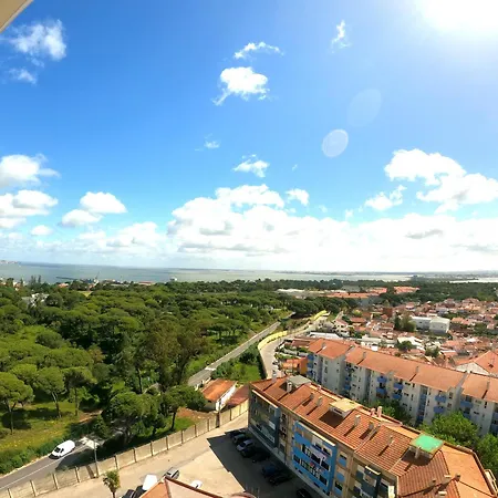 Apartment T1 - 1 Renovado, Laranjeiro Almada