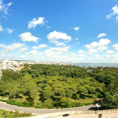 Almada, Renovated T1 1 Apartment, Laranjeiro Apartmán
