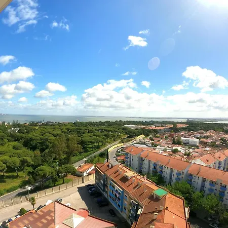 Almada, Renovated T1 1 Apartment, Laranjeiro *