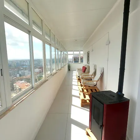 Almada, Renovated T1 1 Apartment, Laranjeiro *